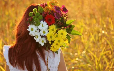 Прекрасное сочетание природы и женской красоты: девушки с цветами.