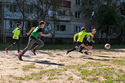 Волшебство дворового футбола: колоритные снимки