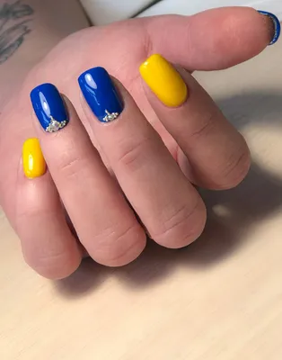 Фото рисунка на ногтях с желтым цветом