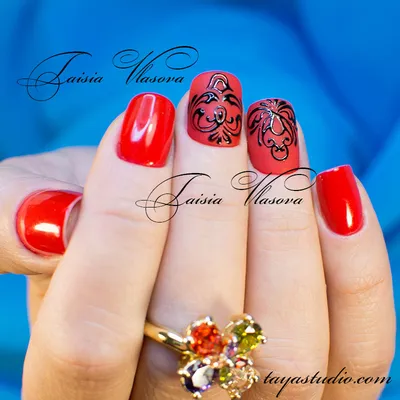 Модные тренды: взгляните на самые актуальные красные дизайны ногтей