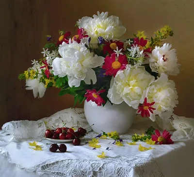 Бесплатные фото Натюрморт цветы и фрукты в хорошем качестве