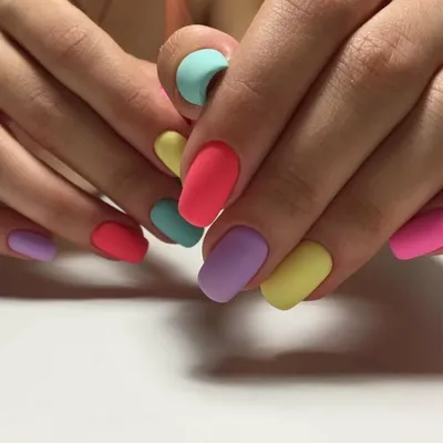 Фотография ярких ногтей в хорошем качестве - вдохновение для маникюра
