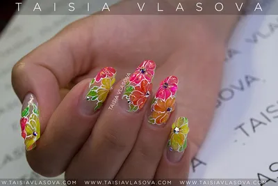 Украшение ногтей: красивые цветочные дизайны на фото (JPG, PNG, WebP)