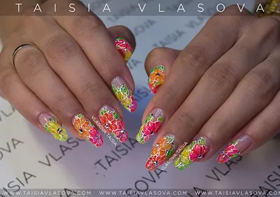 Шедевры флористики на пальцах: ногти в цветочном стиле