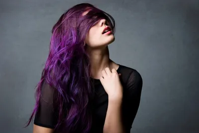 Фото со стильным окрашиванием волос в два цвета: баланс и гармония.