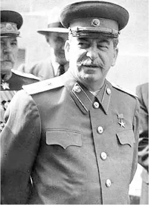 Ошеломляющие детали: фотографии Сталина в ярких красках