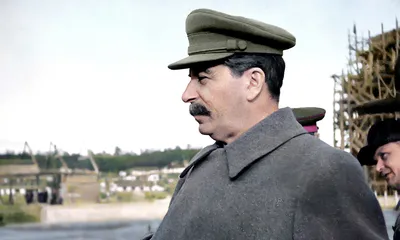 Сталин в цвете: Искусство черно-белой эпохи оживает