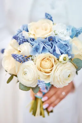Свадебные букеты с голубыми цветами фотографии