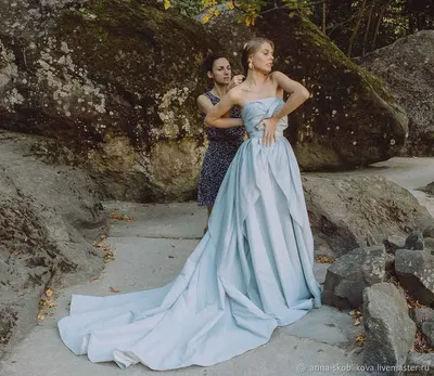 Скачать бесплатно фото свадебного платья голубого цвета в высоком качестве