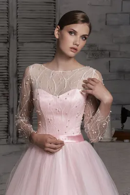 Образы нежности: свадебные платья в розовых тонах на фото