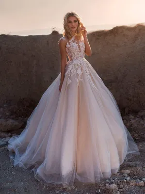 Розовая роскошь: идеальные свадебные платья на фото