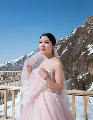 Искусство и элегантность: арт-фото свадебных платьев розового цвета