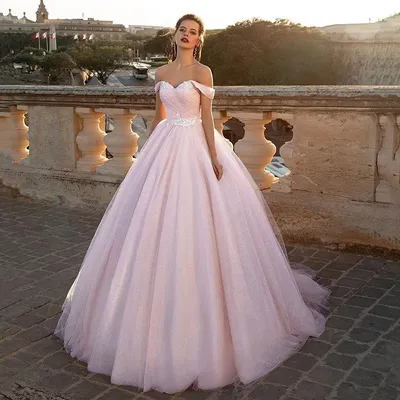 Красивые рисунки свадебных платьев в розовом оттенке