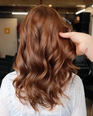 Фото с деликатным светло карамельным оттенком волос