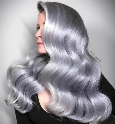 Фотк с модным металлическим цветом волос
