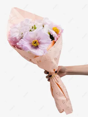 Живые картины: цветы, с которыми сливаются руки девушек
