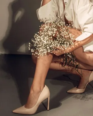 Цветы и ноги фотографии