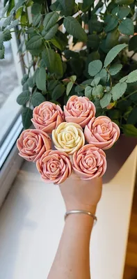 Изображения цветов из шоколада для обоев на телефон