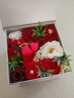 Красочные цветы в коробке: фото, заставляющие улыбаться