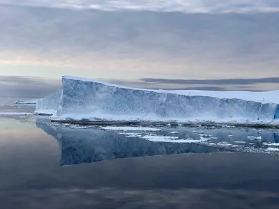 Как выглядит айсберг под водой, 3D…» — создано в Шедевруме