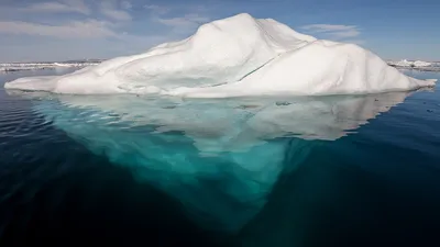 Самый большой в мире айсберг вынесло в чистую воду Южного океана