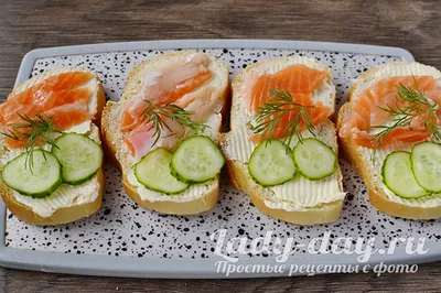 10 аппетитных бутербродов с красной рыбой - Лайфхакер | Рецепт | Идеи для  блюд, Еда, Национальная еда