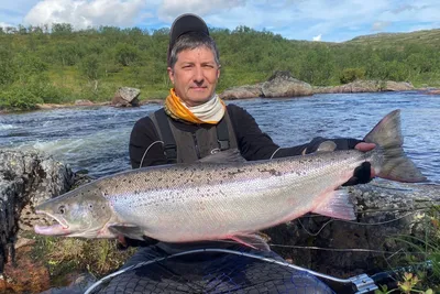 Самарский рыбак поймал в Волге гигантскую рыбу с клыками и горящими глазами  - 13 ноября 2023 - 63.ru