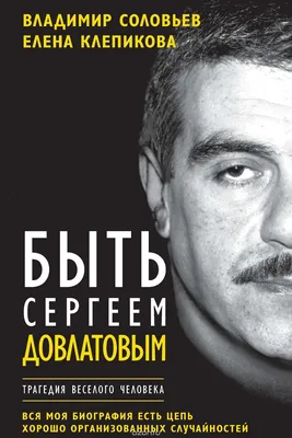 Фото Вид сбоку веселого человека, показывающего размер чего-то