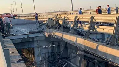 Нападение РФ на Украину: Крымский мост выведен из строя взрывом и пожаром /  Статья