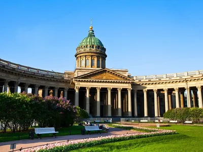 Чёрный силуэт человека в плаще и…» — создано в Шедевруме