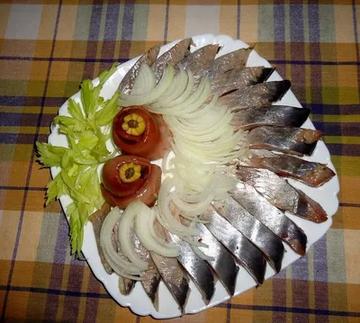 Как подать на праздничный стол нарезки из рыбы, овощей, колбасы и сыра фото  идеи | Moydoms.ru | Дзен