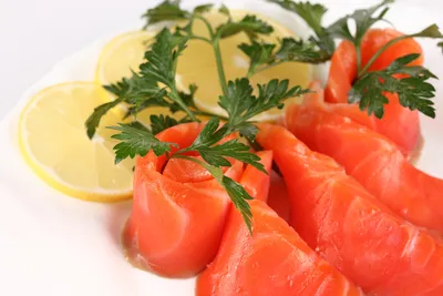 Как посолить рыбу к празднику: готовим вкуснейшую закуску в домашних  условиях — читать на Gastronom.ru