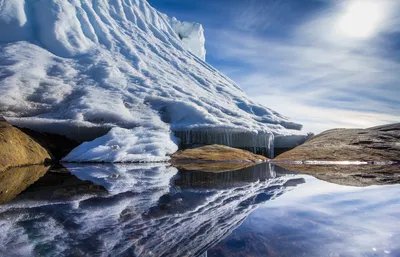 красивый вид на воду с красивым отражением в солнце и волнах, фон фото  крупным планом на чистой голубой воде рябь сияет на солнце, Hd фотография  фото, вода фон картинки и Фото для