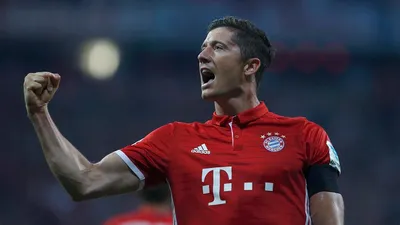 Robert Lewandowski: download high-quality photos