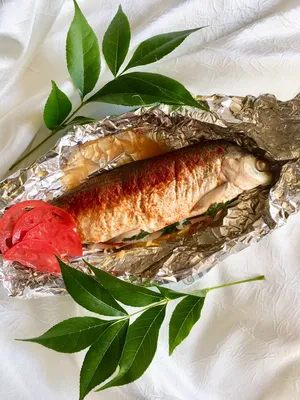 Рыба, запечённая в соли в духовке - Лайфхакер