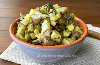 Салат с квиноа и жареной курицей льда Стоковое Изображение - изображение  насчитывающей рыбы, десерт: 214354533