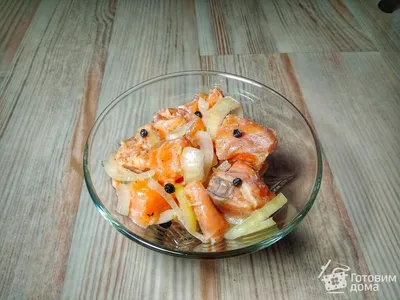 Салат из жареной рыбы и яблок, рецепт с фото