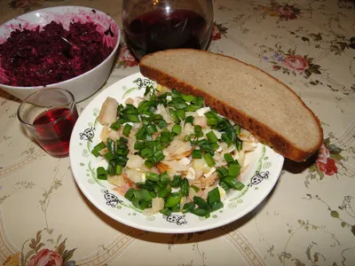 Салат с копченой рыбой рисом и авокадо | Кулинарные рецепты с фото пошагово