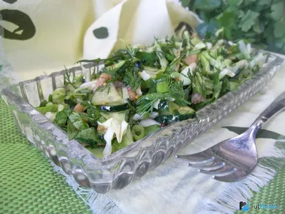 Салат с копченой курицей и чесноком – кулинарный рецепт