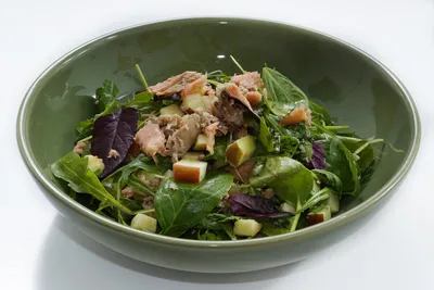 Салат с копченой рыбой и маслинами (Receta de ensalada de ahumados),  пошаговый рецепт с фото от автора Mila