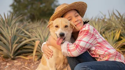 Фото собак и детей: крепкая связь на протяжении поколений