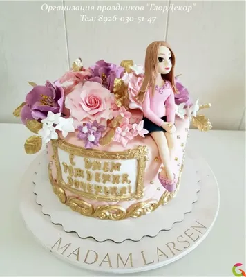 Торт на день рождения для женщины с ягодами и цветами