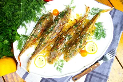 Жареная рыба на кухне стоковое фото. изображение насчитывающей вкусно -  250725914
